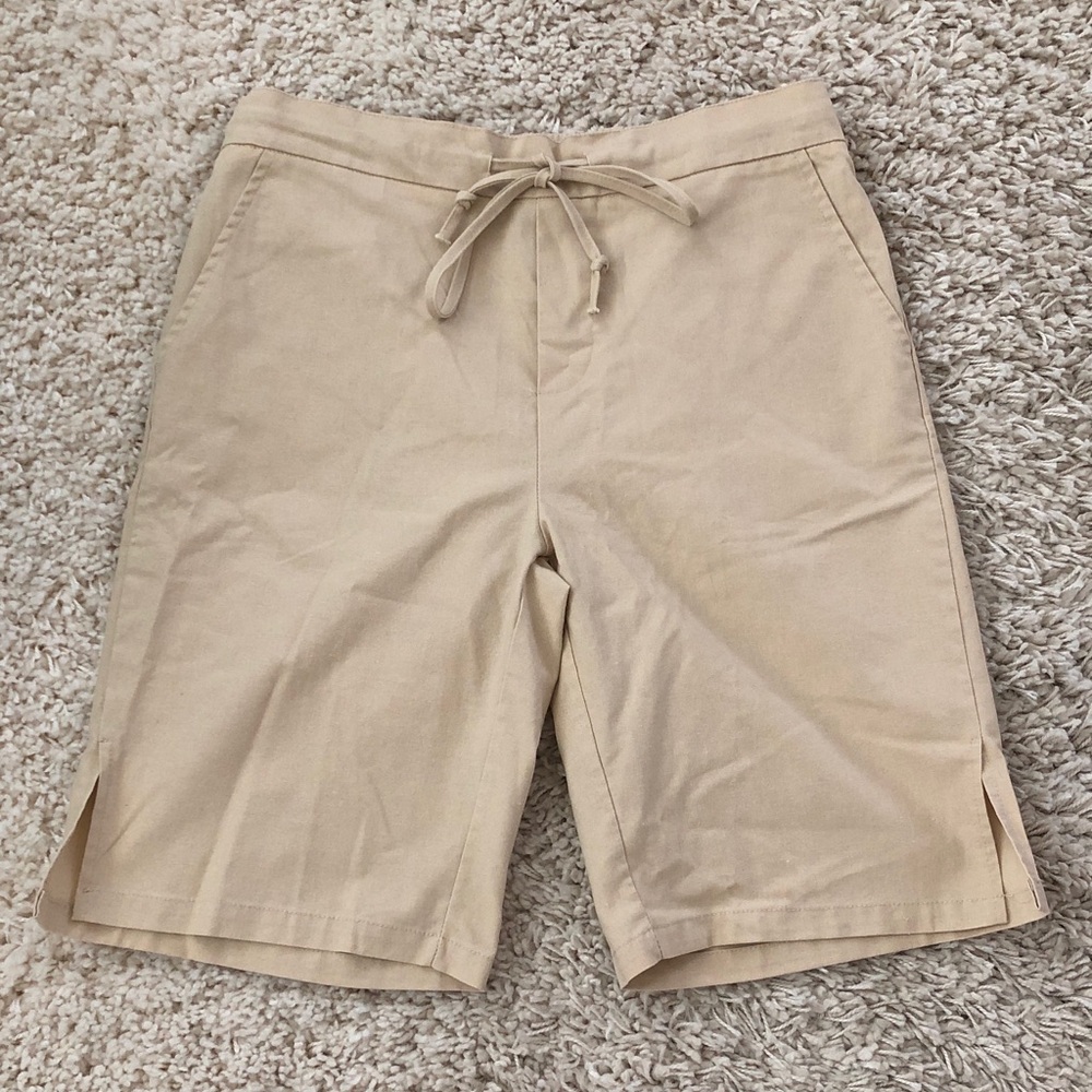 Classic Tan Flat Front Men's Shorts, Size M, Linen/Cotton Blend.